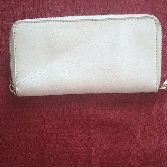 Michael Kors White Mk Logo Zipper Wallet Clutch with Gold Accents - Picture 4 of 12